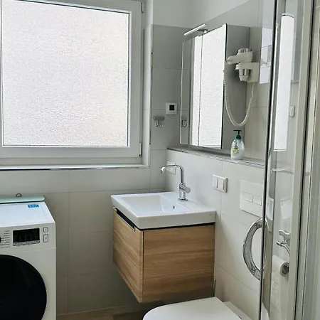 Cozy In Location Apartment *