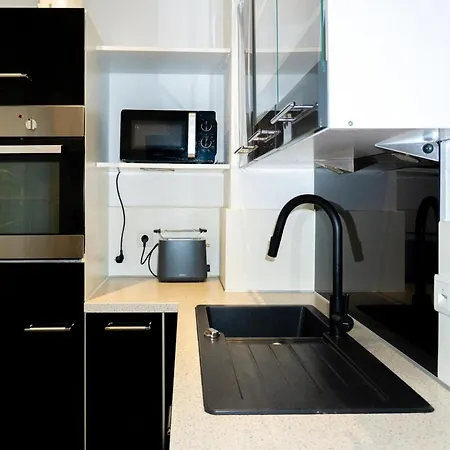 Apartmán Livesto Easytripi - Cozy Apartment, Kitchen, Wifi, Location *